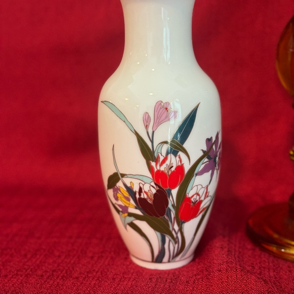 Kutani Imperial Garden Japan Handpainted Porcelain Vase